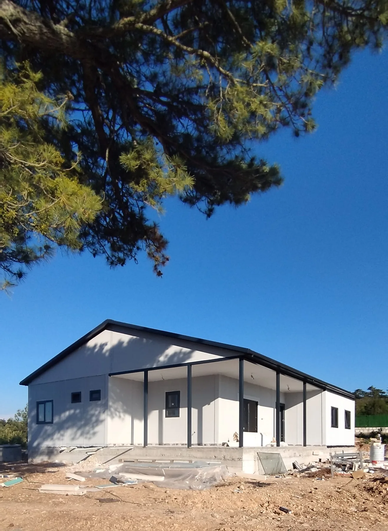 Verandalı tek katlı yapı